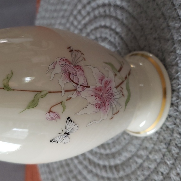 Lenox Eternal Love Bud Vase - Picture 4 of 6